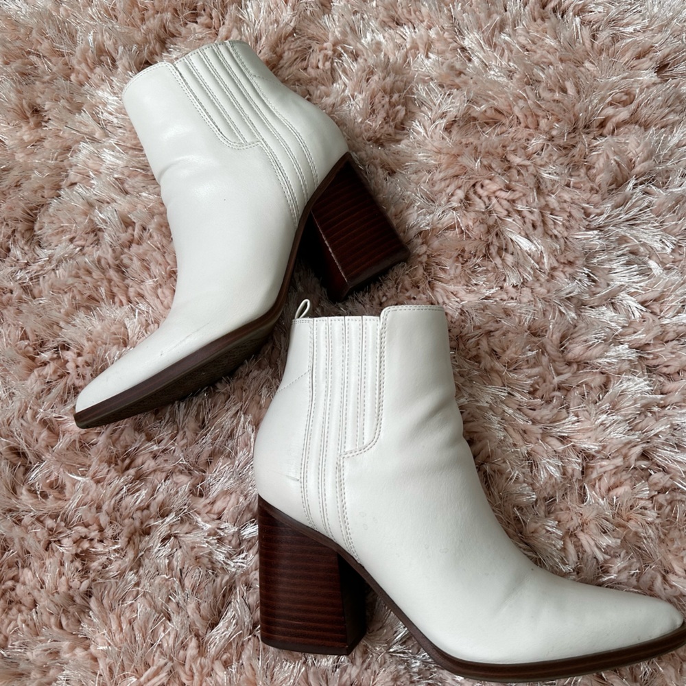 POINTY TOE BOOTIE